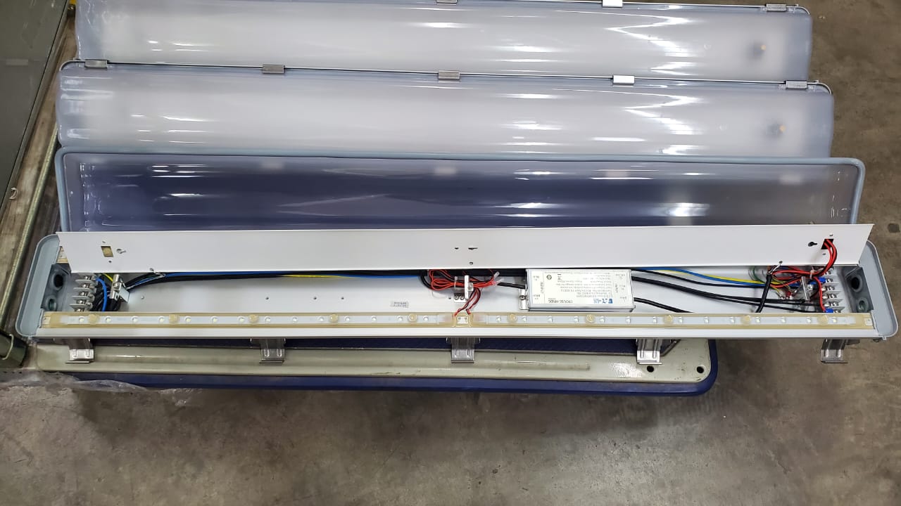Eaton Crouse-Hinds HLL linear LED lighting-hazardous area